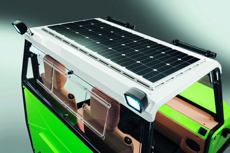 Solarmodule der WATTSTUNDE® GmbH und das aCar der Technischen Universität München (TUM)